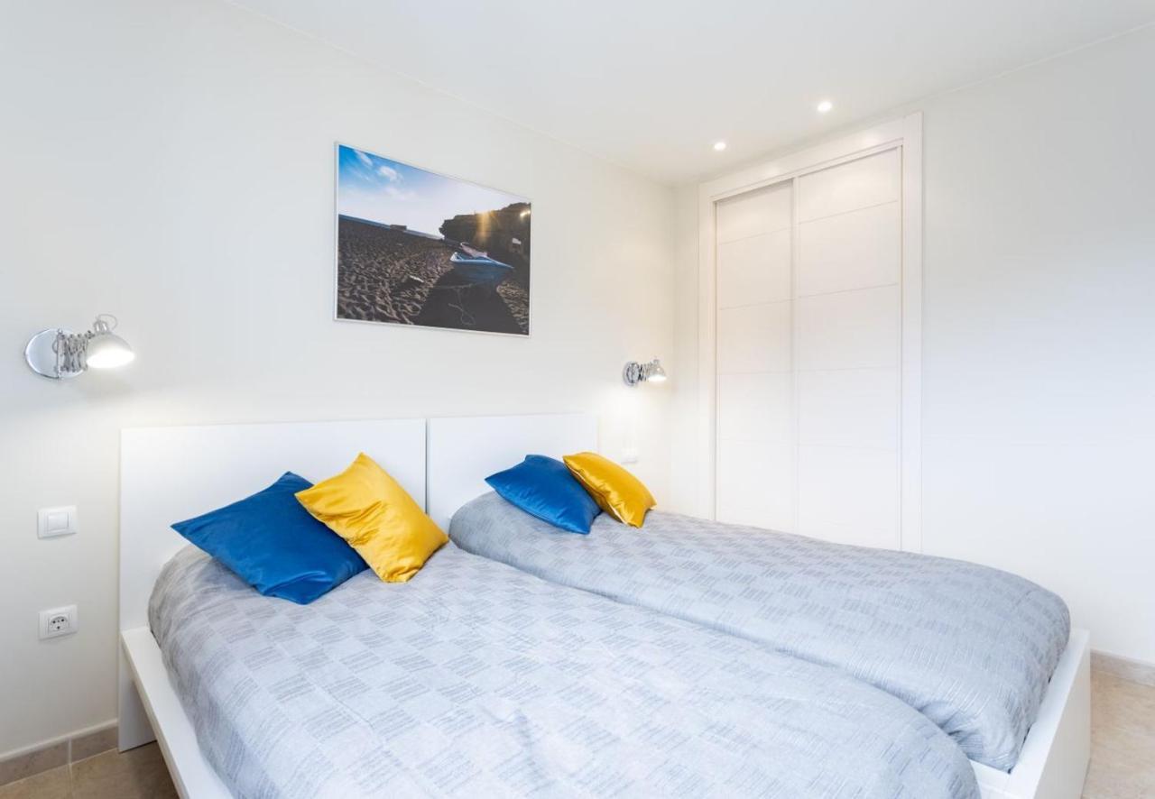 Sunny Castillo Apartment Коста-де-Антигуа Экстерьер фото