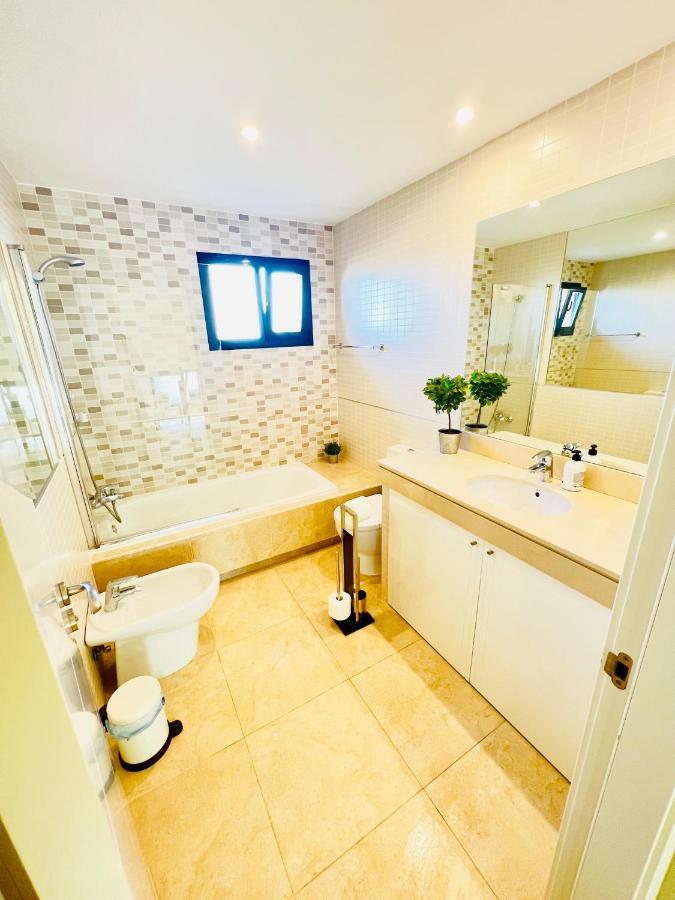 Sunny Castillo Apartment Коста-де-Антигуа Экстерьер фото